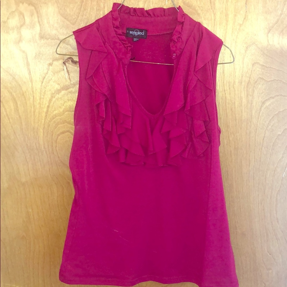Low cut blouse with no sleeves